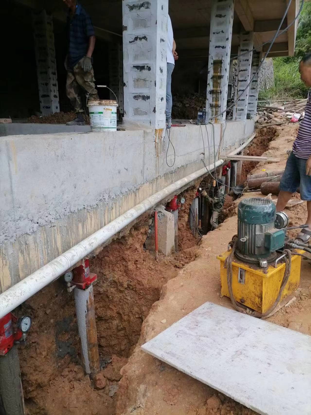 賀州歪樓扶正房屋糾偏加固施工